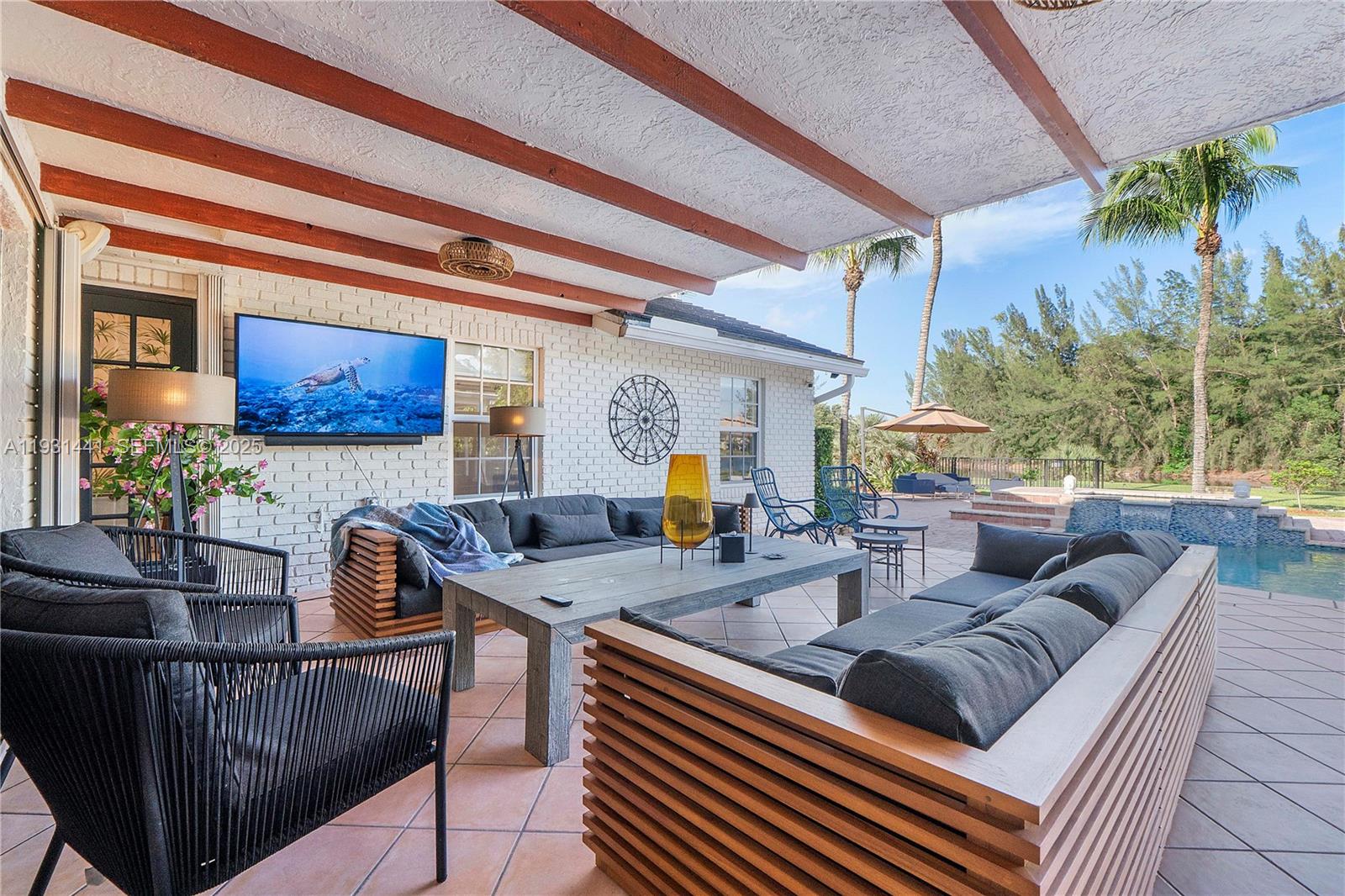 WHISPERING WOODS - Residential