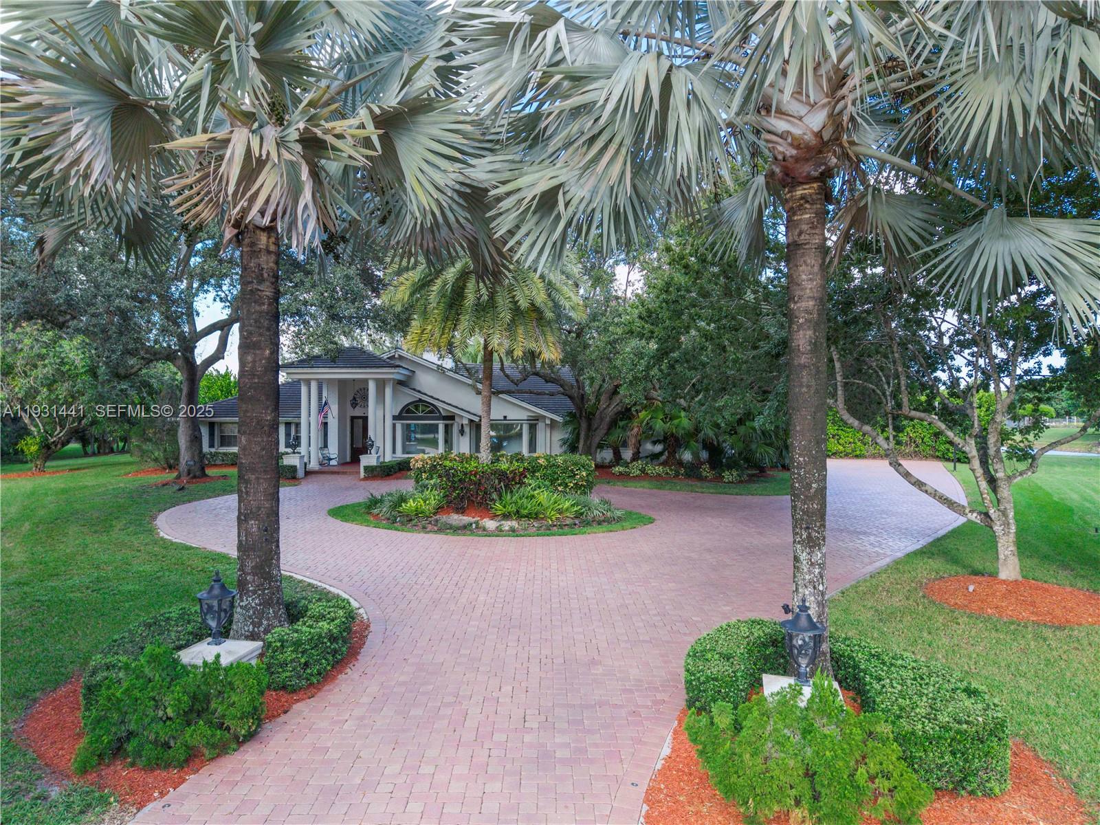 WHISPERING WOODS - Residential