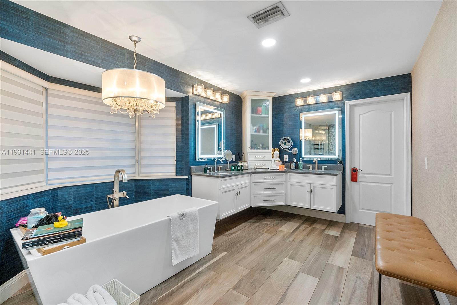 WHISPERING WOODS - Residential