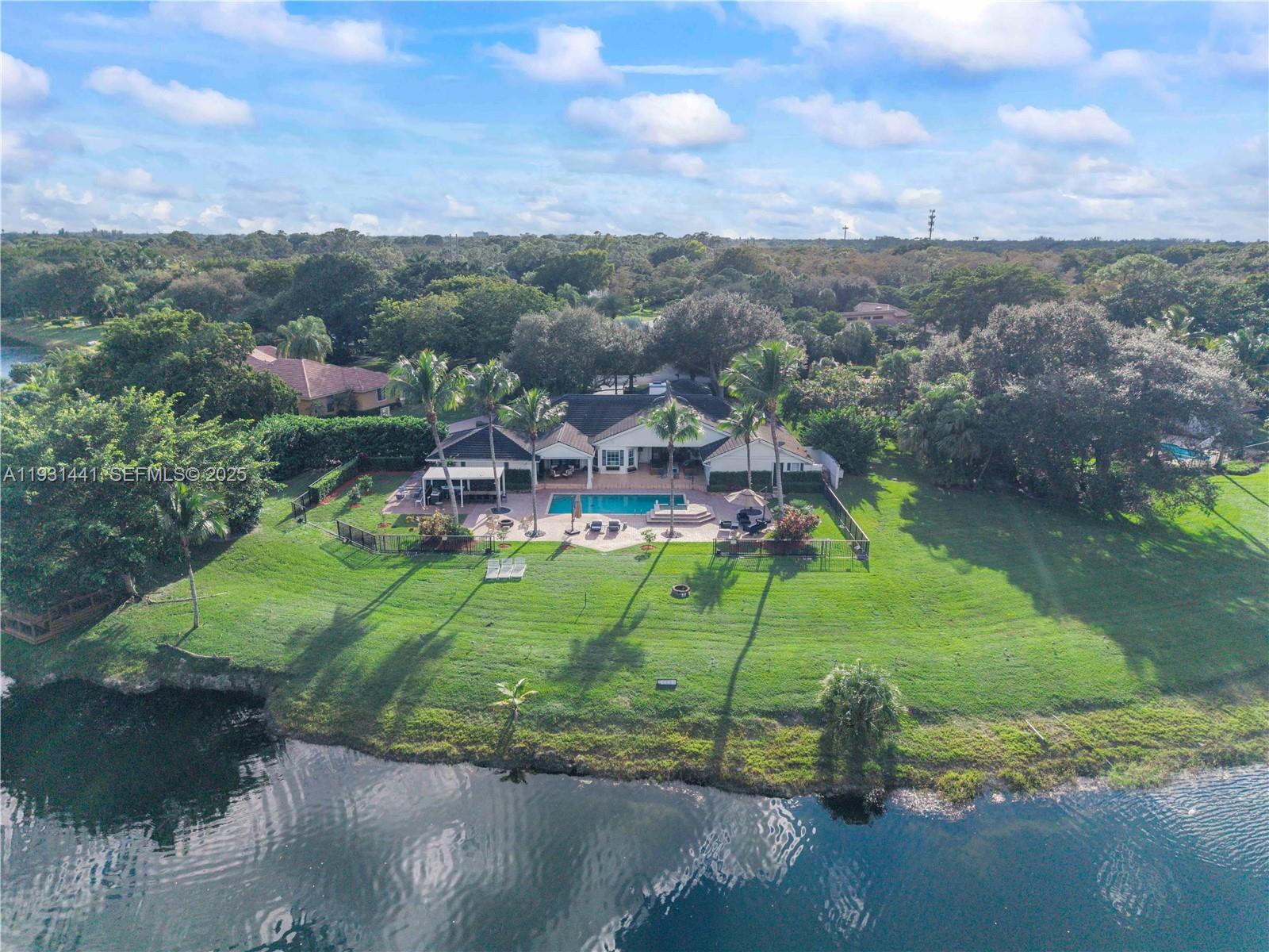 WHISPERING WOODS - Residential