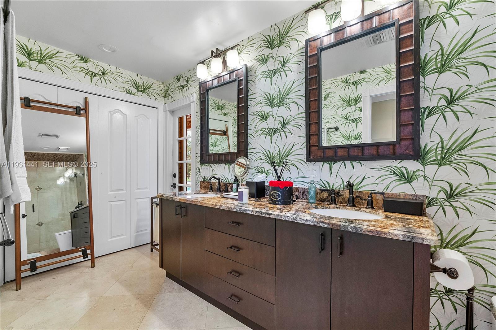 WHISPERING WOODS - Residential