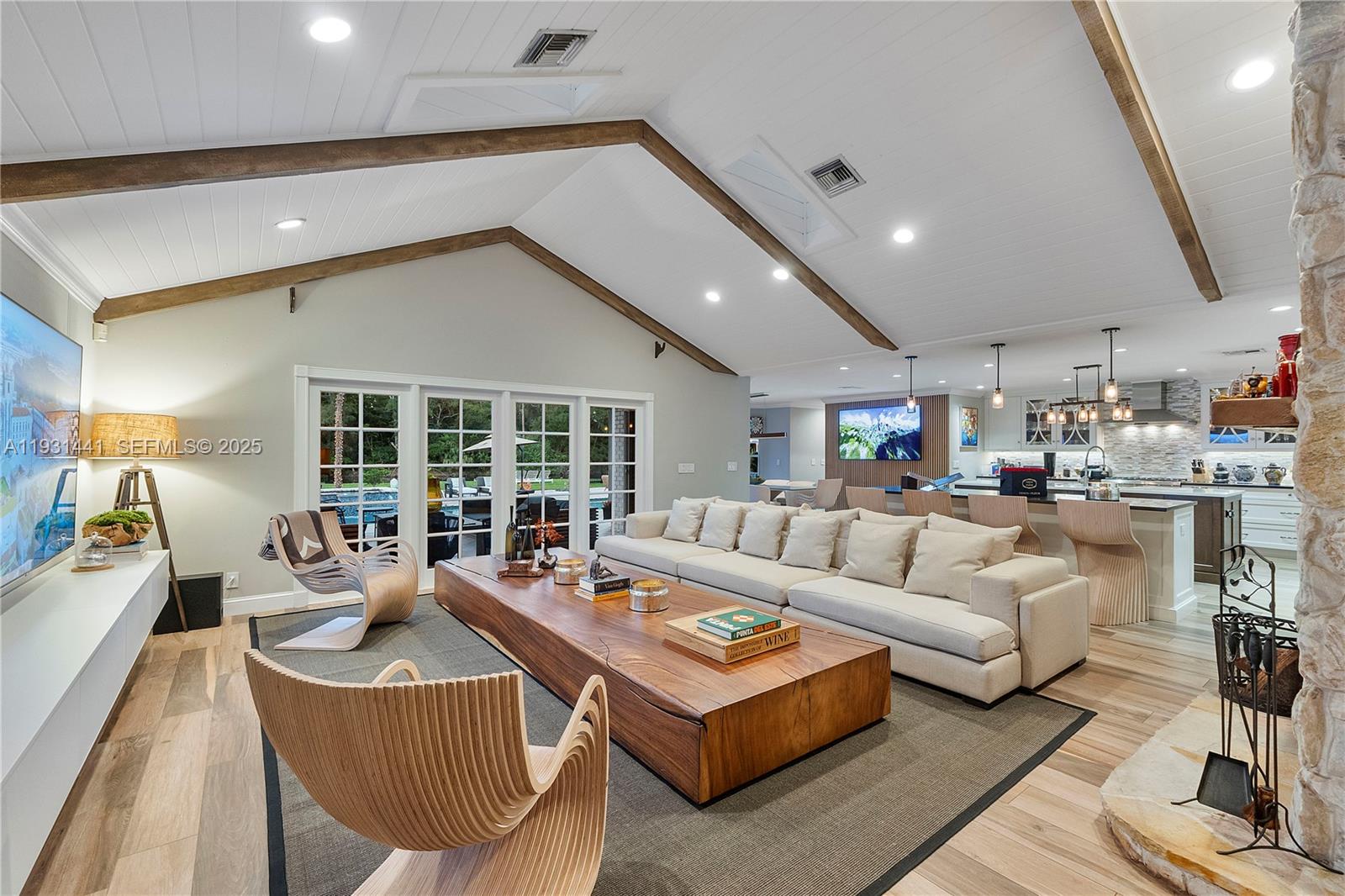 WHISPERING WOODS - Residential