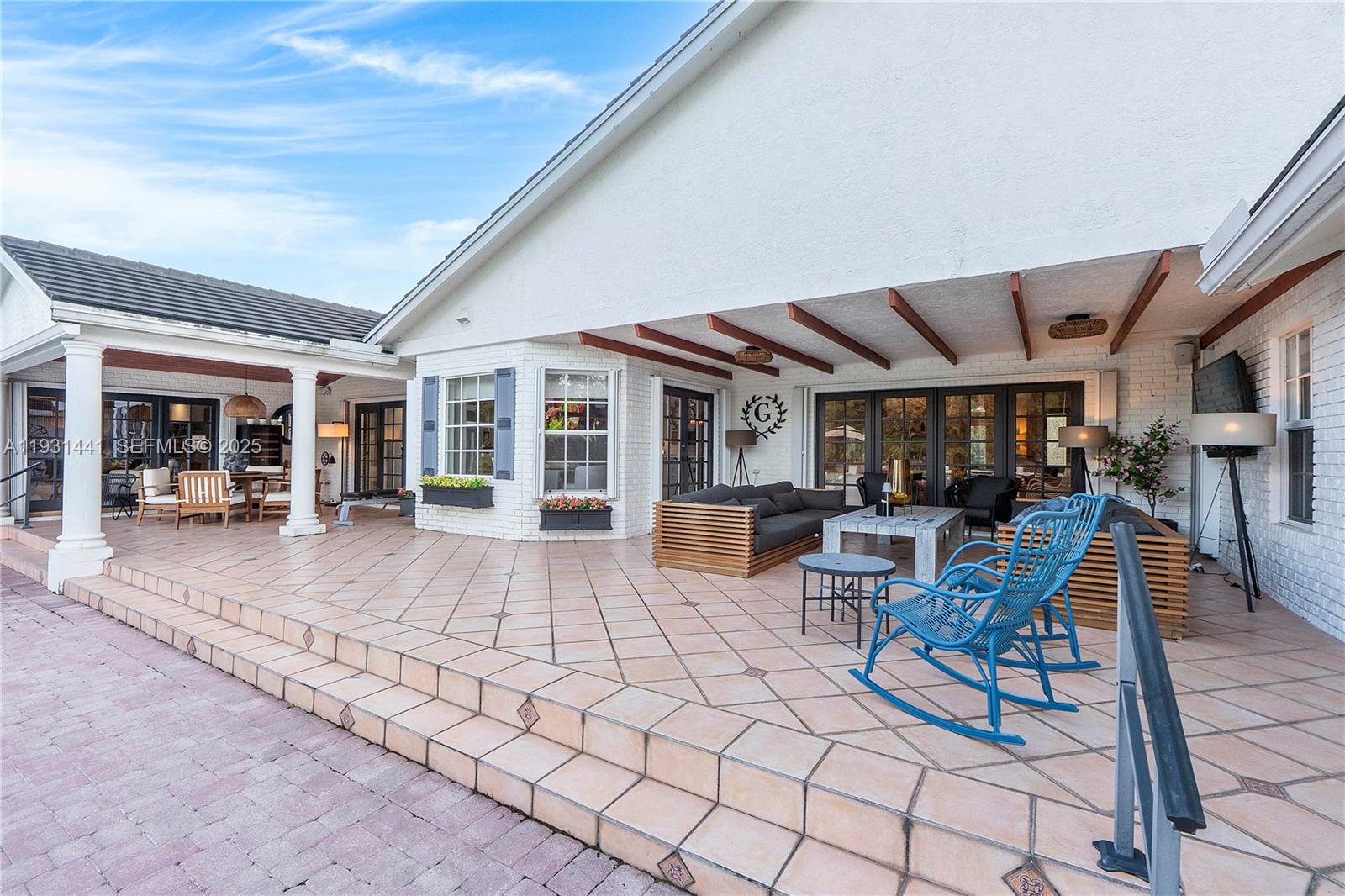 WHISPERING WOODS - Residential