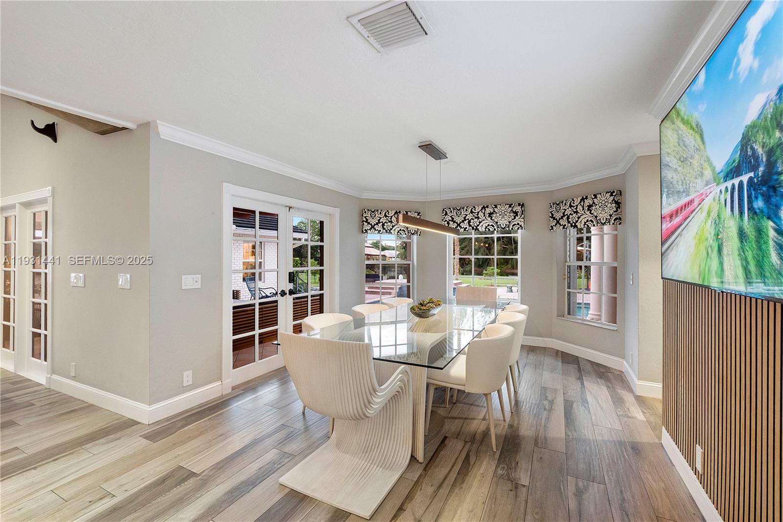 WHISPERING WOODS - Residential