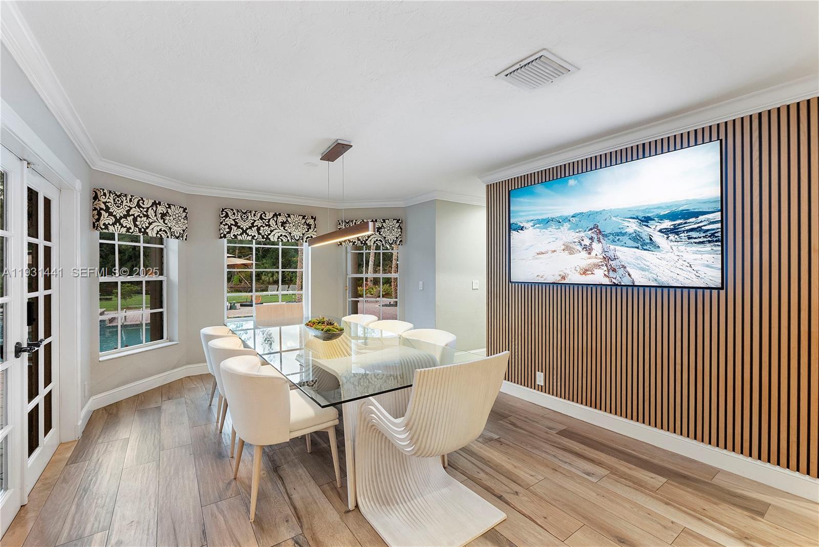 WHISPERING WOODS - Residential