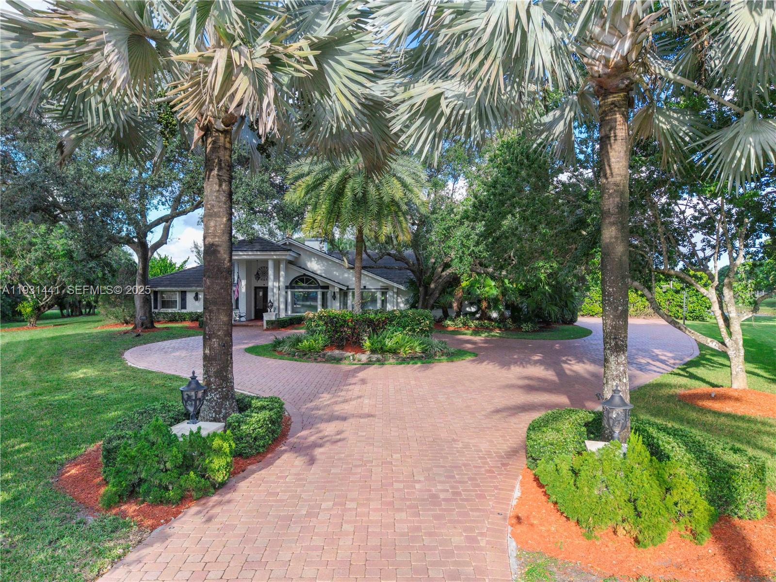 WHISPERING WOODS - Residential