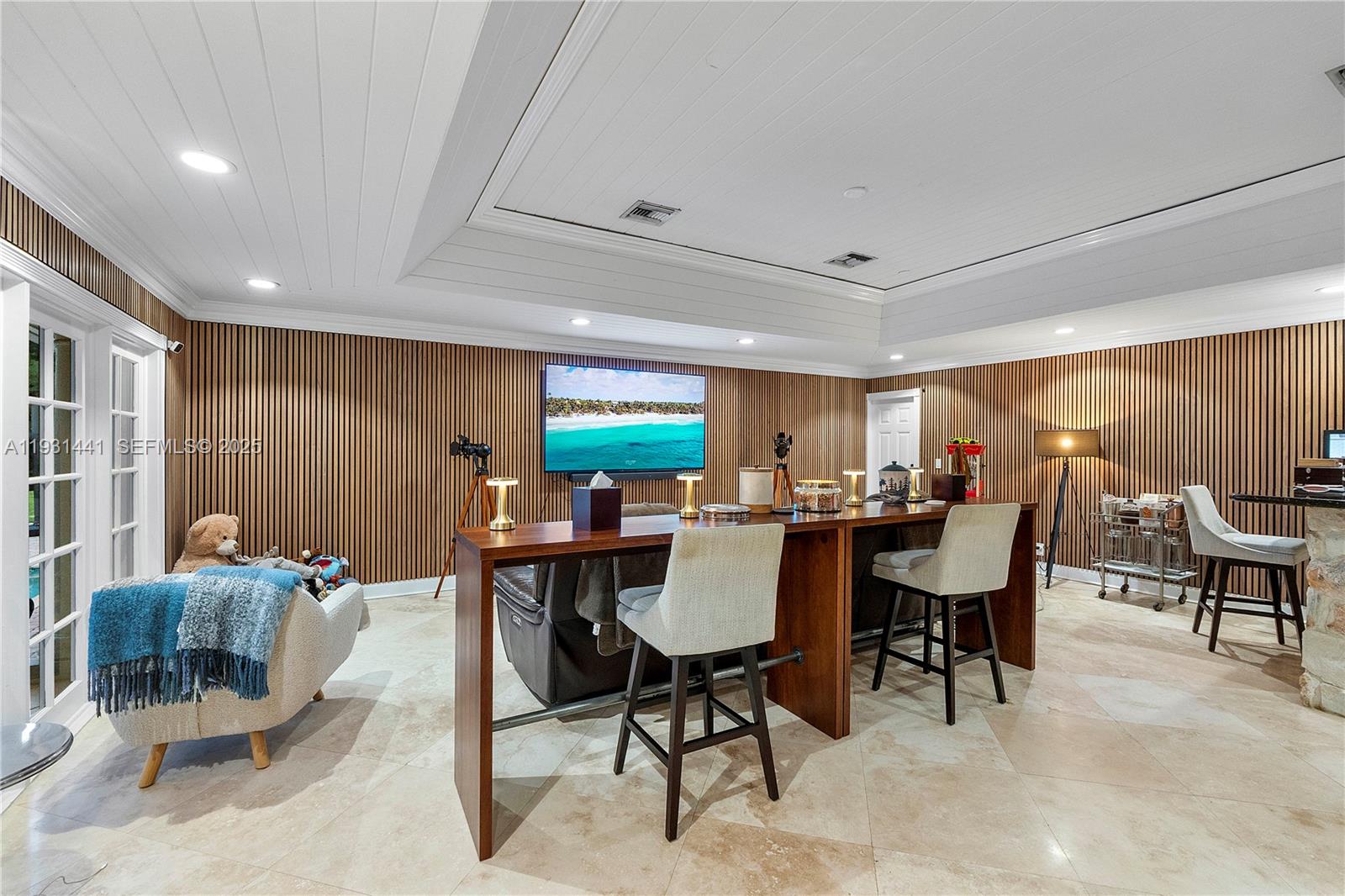 WHISPERING WOODS - Residential