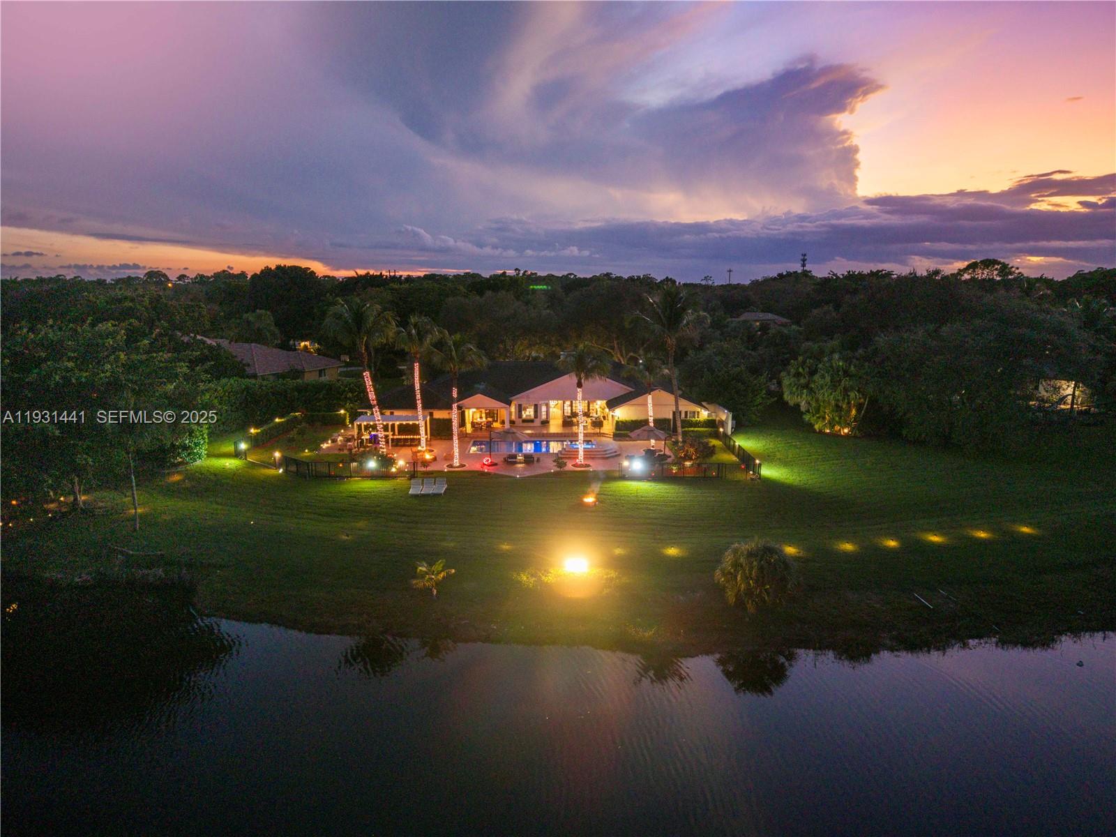 WHISPERING WOODS - Residential