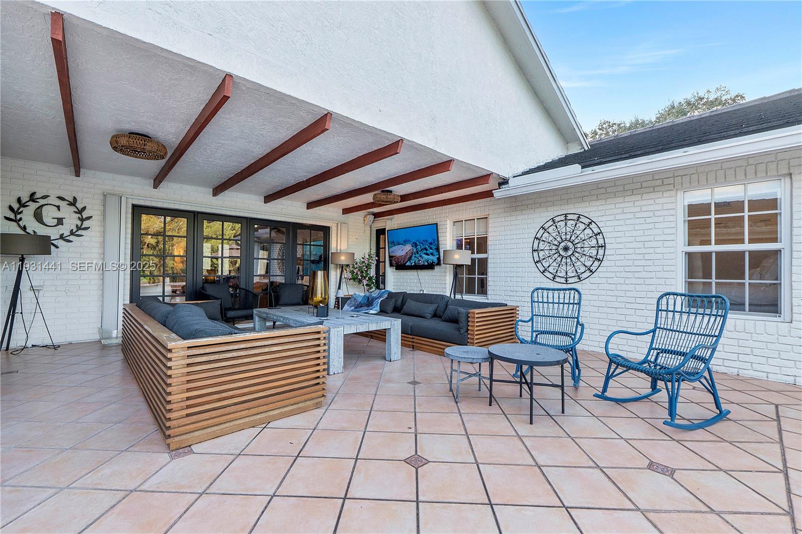 WHISPERING WOODS - Residential