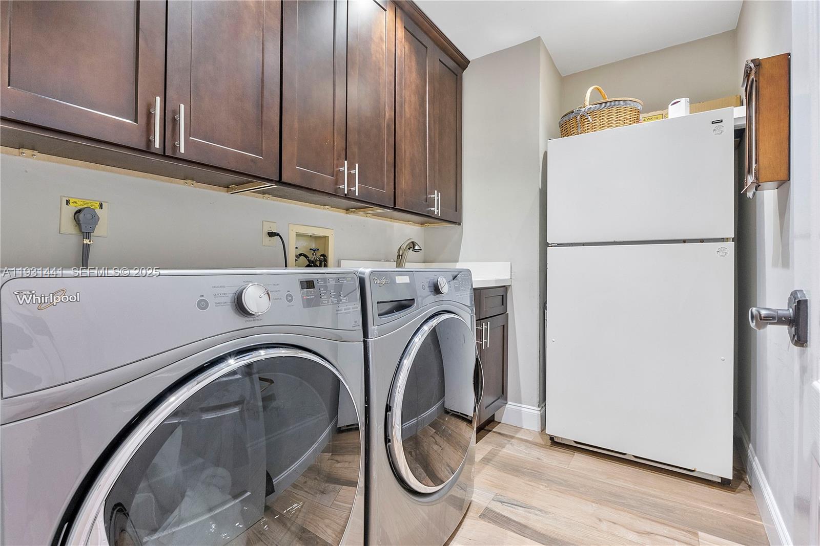 WHISPERING WOODS - Residential