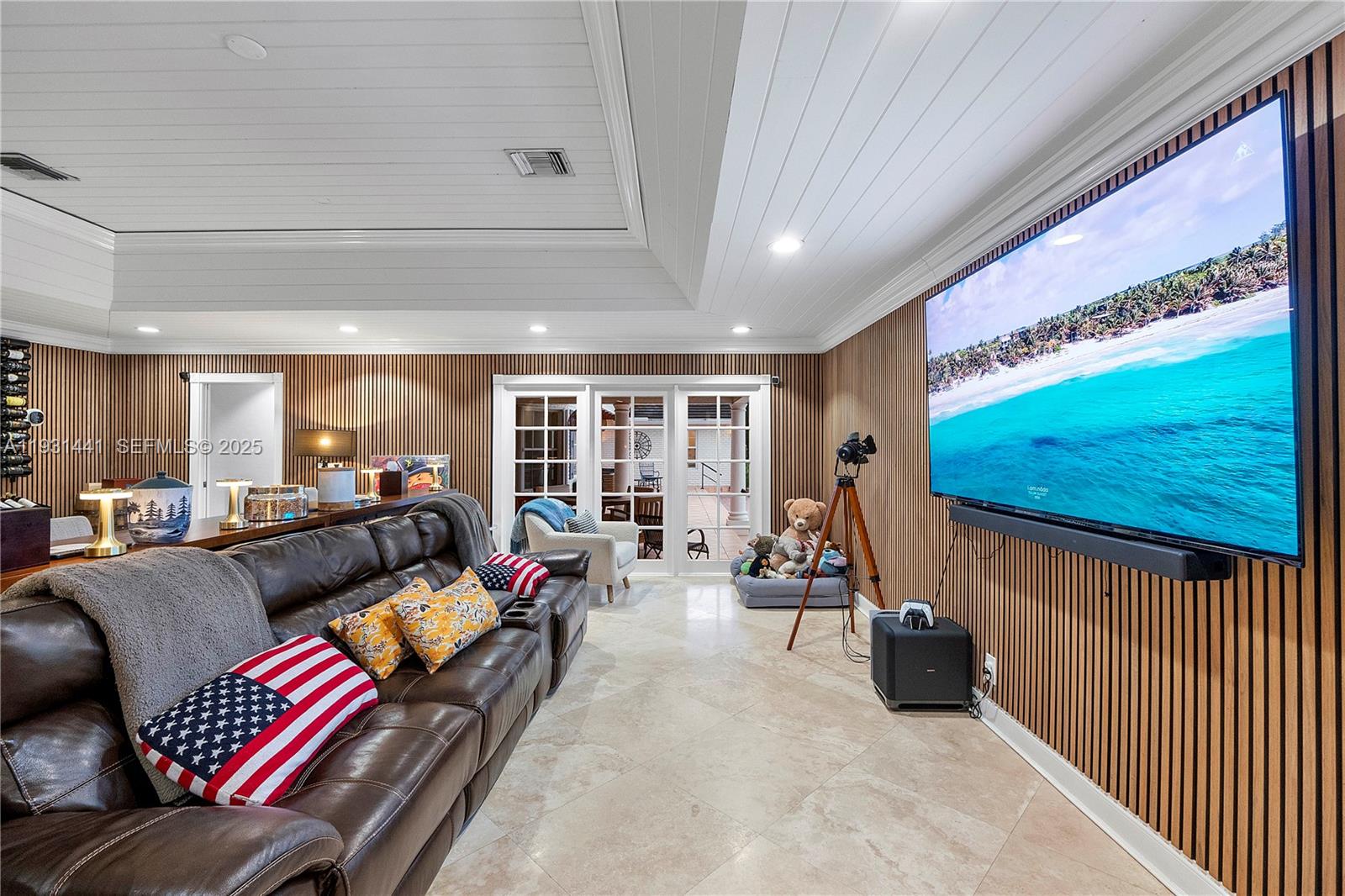 WHISPERING WOODS - Residential