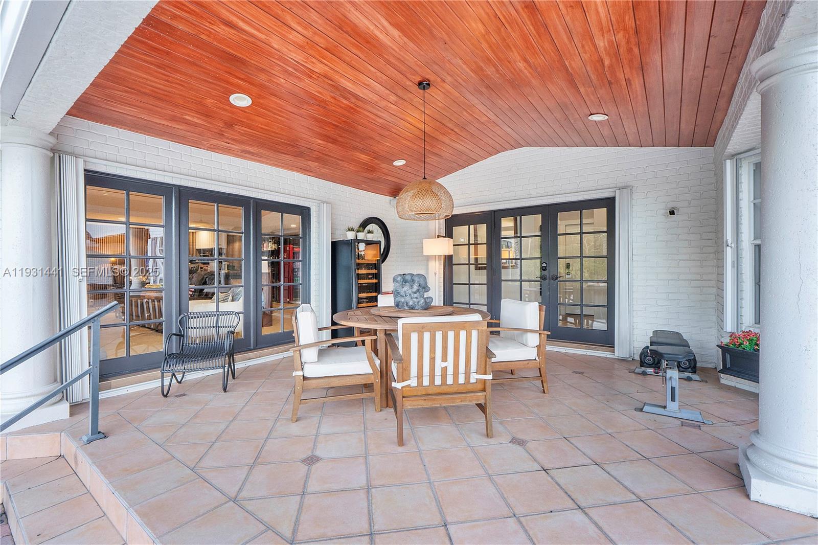 WHISPERING WOODS - Residential