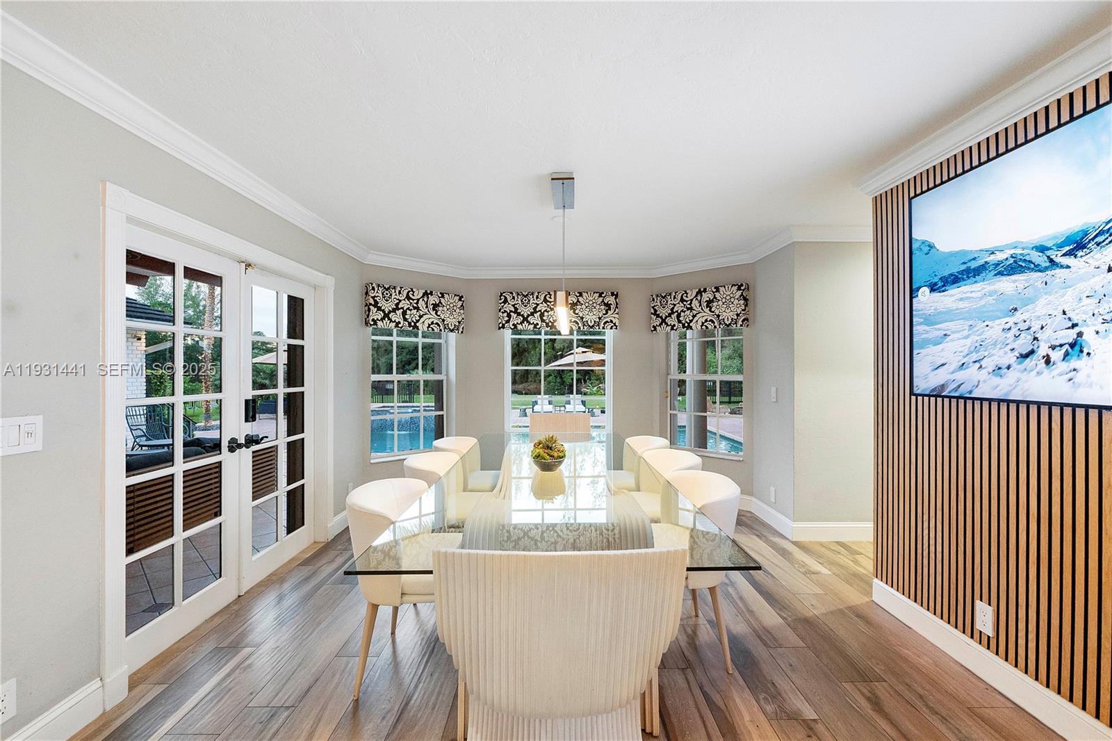 WHISPERING WOODS - Residential