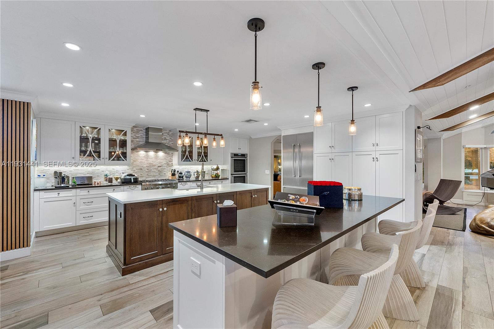 WHISPERING WOODS - Residential