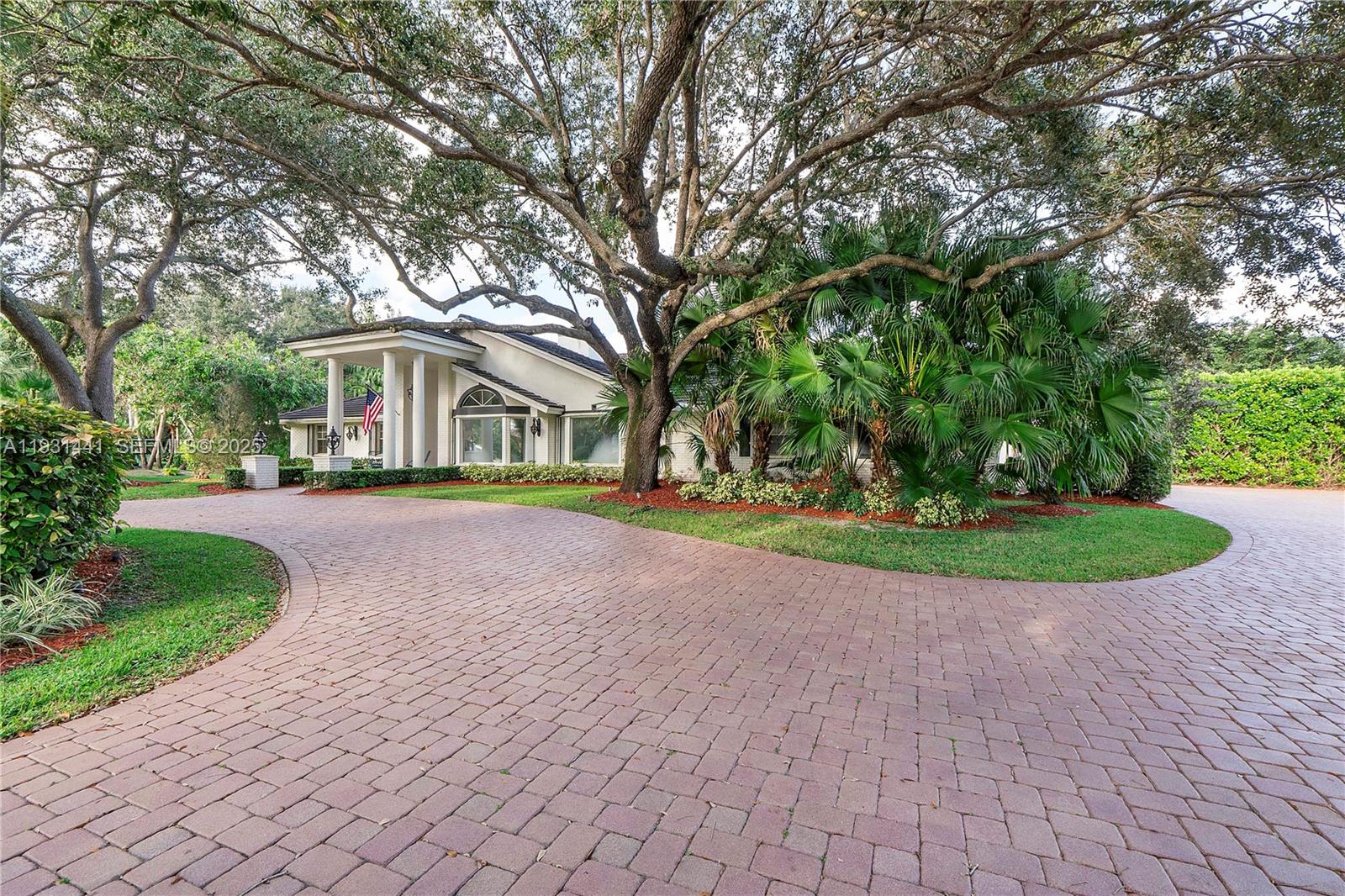 WHISPERING WOODS - Residential