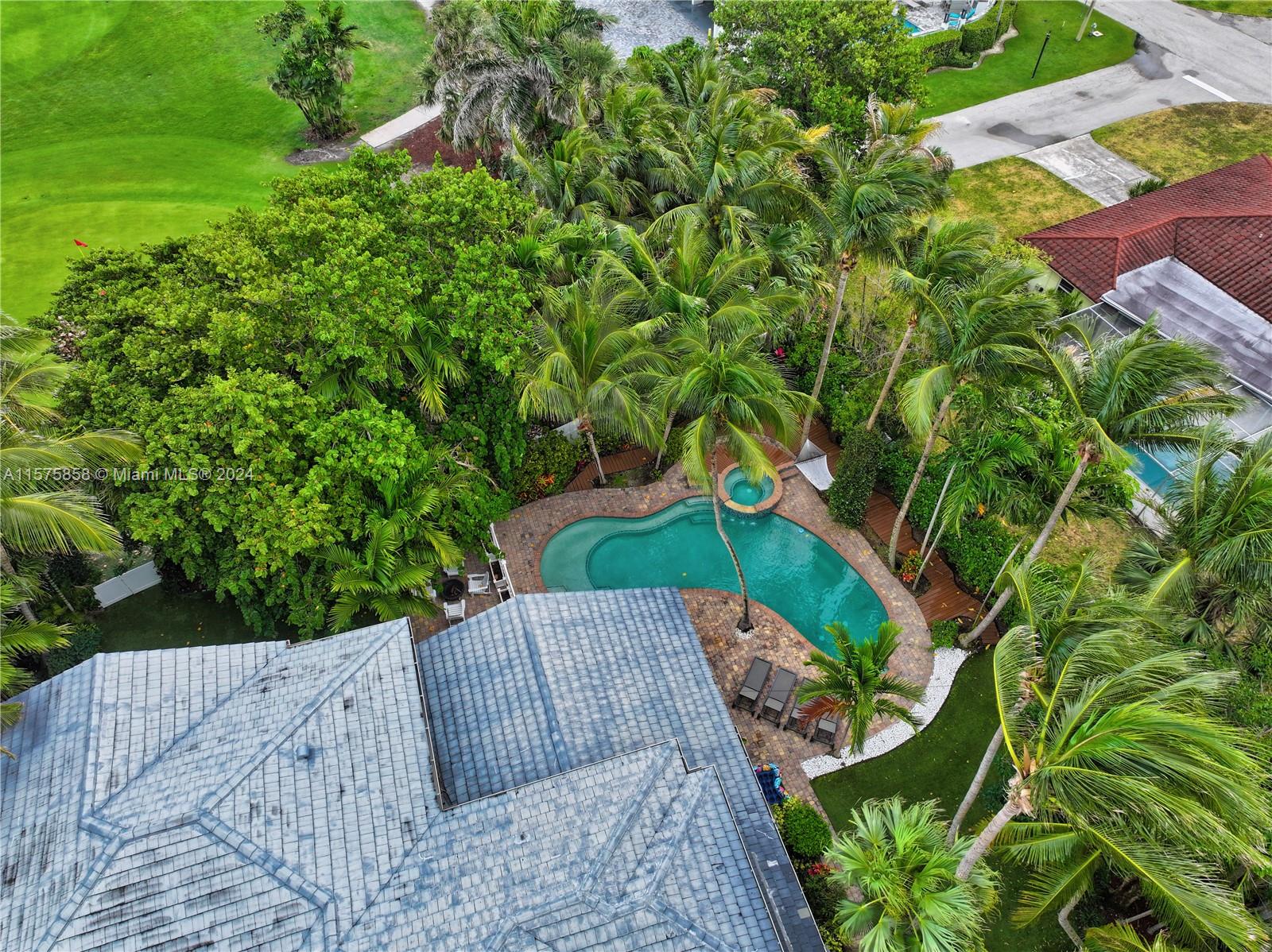 SUN AND SURF CLUB COMMUNI - Residential