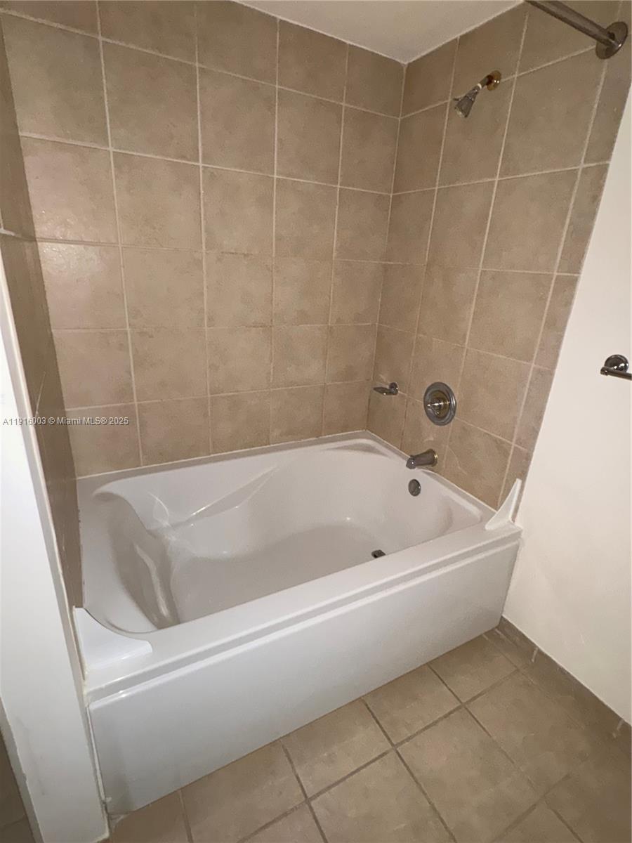 TURNBERRY ON THE GREEN - Residential Lease