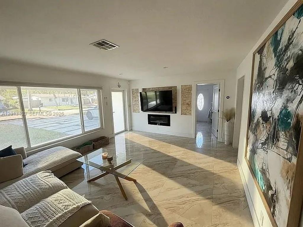 Photo of 1823 SW 29th St, Fort Lauderdale, FL 33315 (MLS # A12013403)