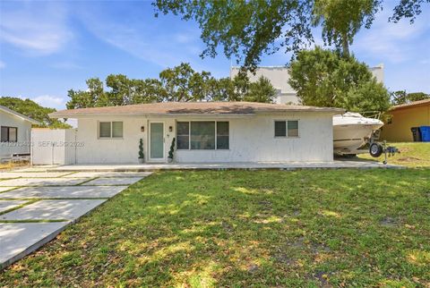 Photo of 1823 SW 29th St, Fort Lauderdale, FL 33315 (MLS # A12013403)