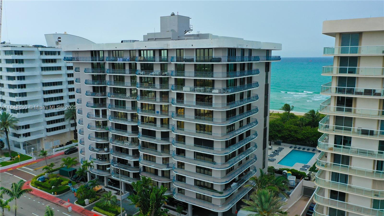 8877 Collins Ave 705