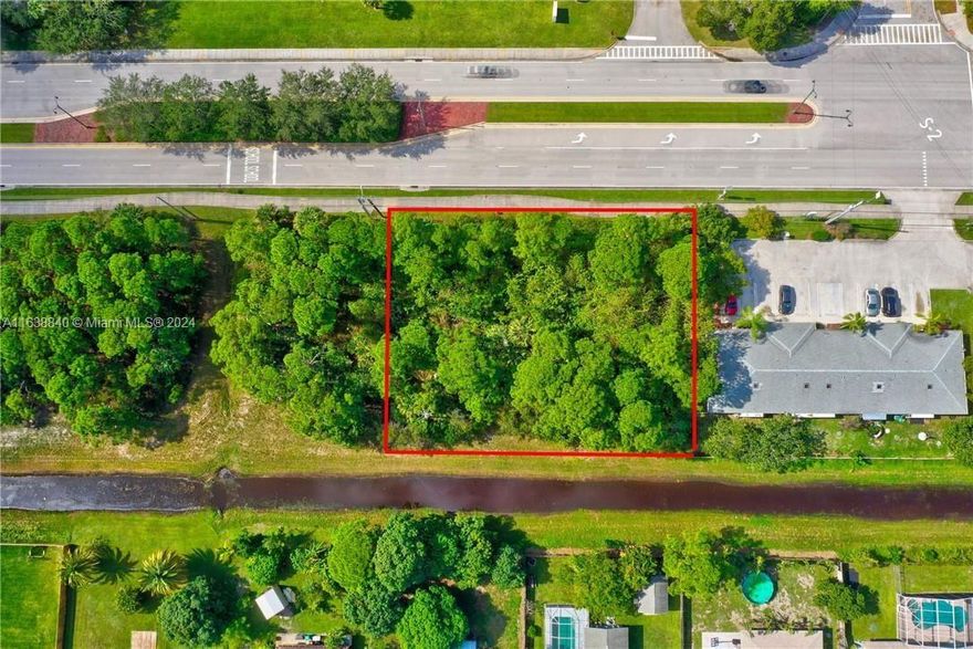 Oversize .46 acres of land conveniently located close to shops, hospital, parks, and pharmacies. Only 2.7 miles to the beach. This 20,250 sqft lot is the perfect location to build commercial buildings and retail.