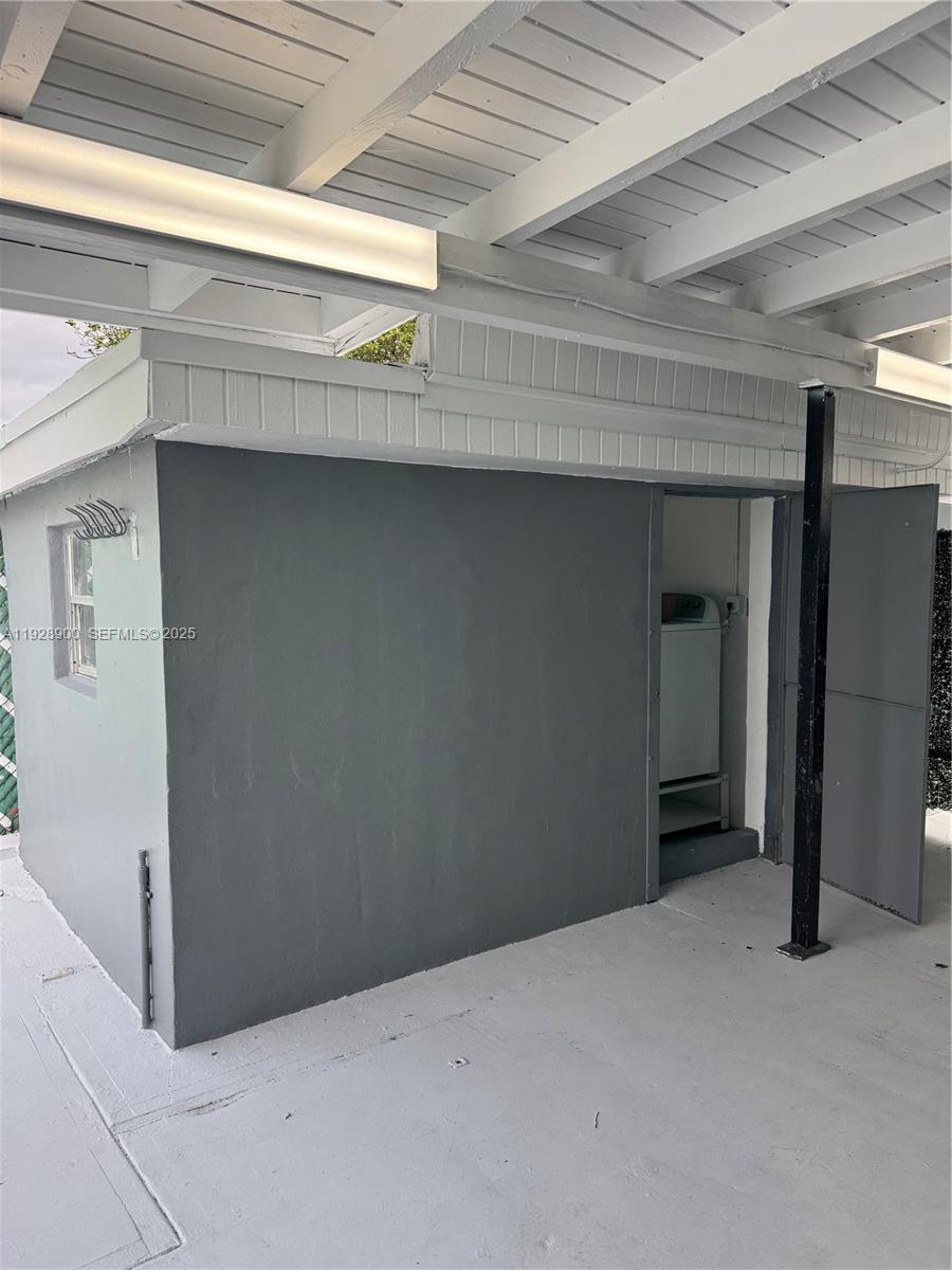 ESSEX VILLAGE-THIRD ADDIT - Residential Lease