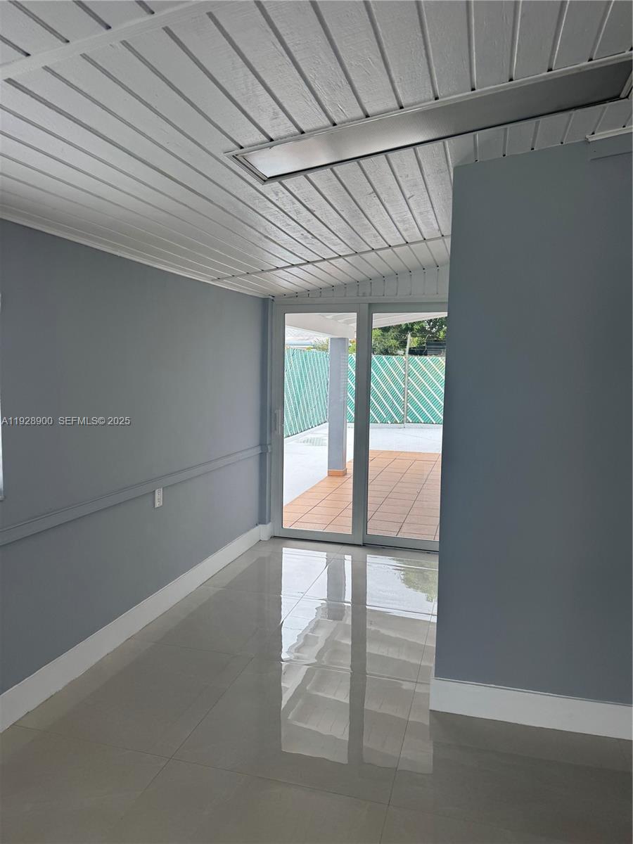 ESSEX VILLAGE-THIRD ADDIT - Residential Lease