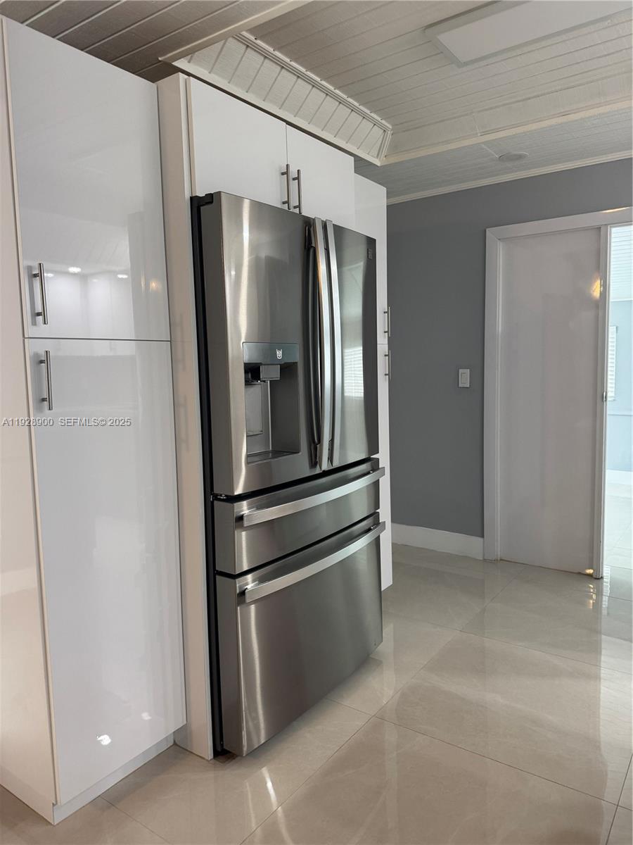 ESSEX VILLAGE-THIRD ADDIT - Residential Lease