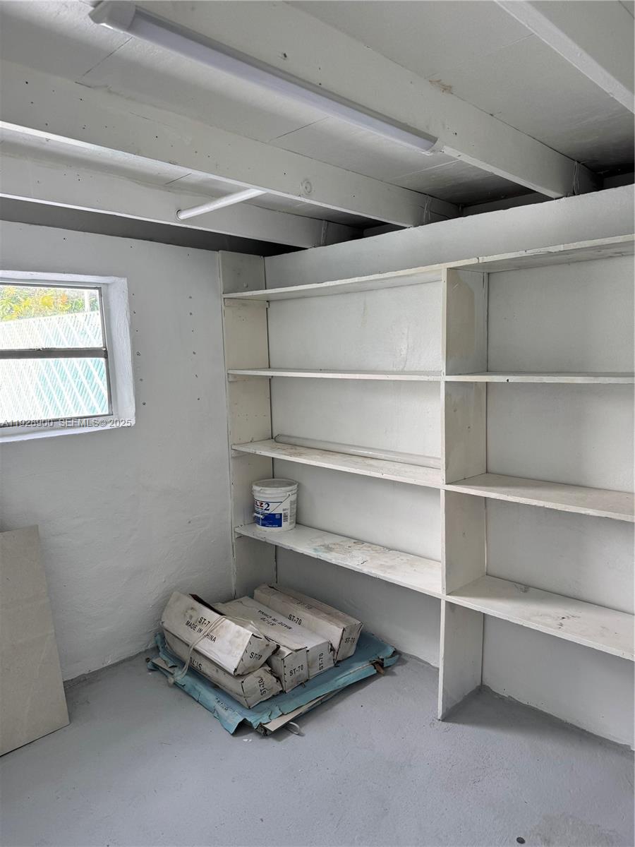 ESSEX VILLAGE-THIRD ADDIT - Residential Lease