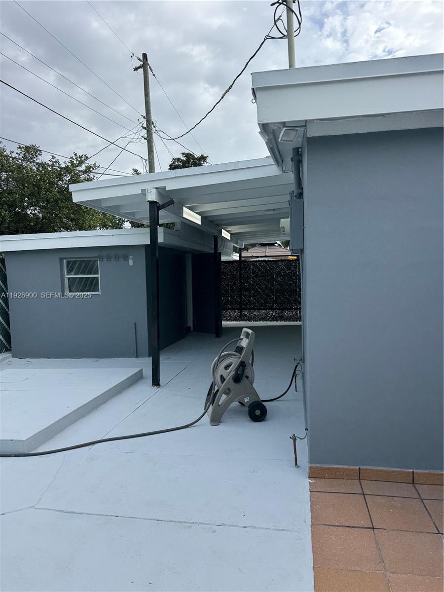 ESSEX VILLAGE-THIRD ADDIT - Residential Lease