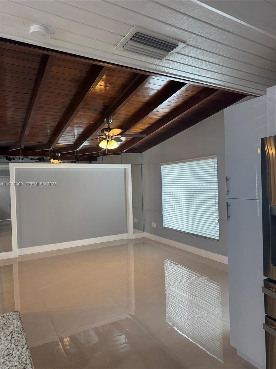 ESSEX VILLAGE-THIRD ADDIT - Residential Lease