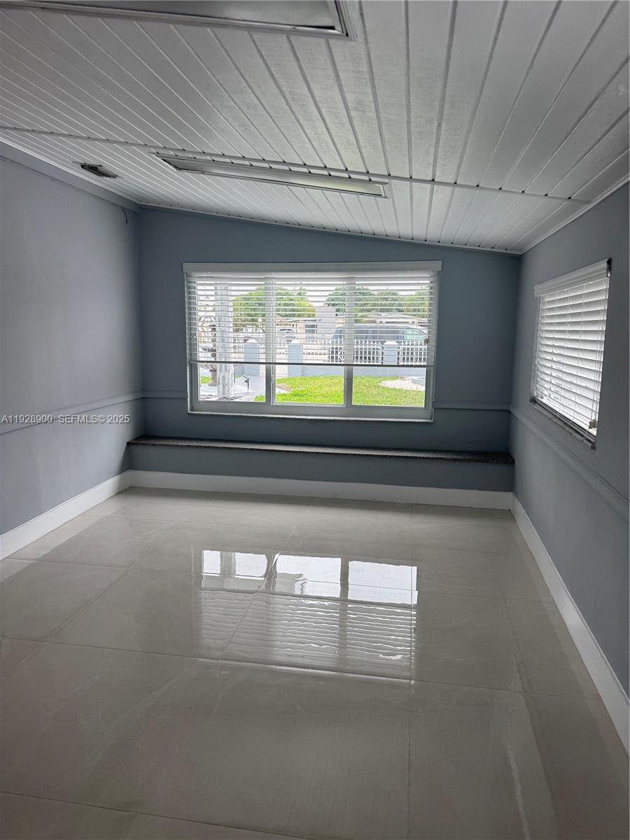 ESSEX VILLAGE-THIRD ADDIT - Residential Lease