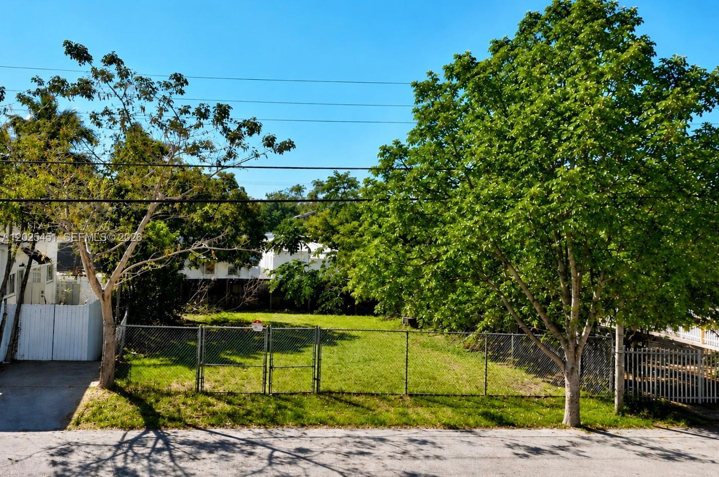 ST ALBANS PARK - Land