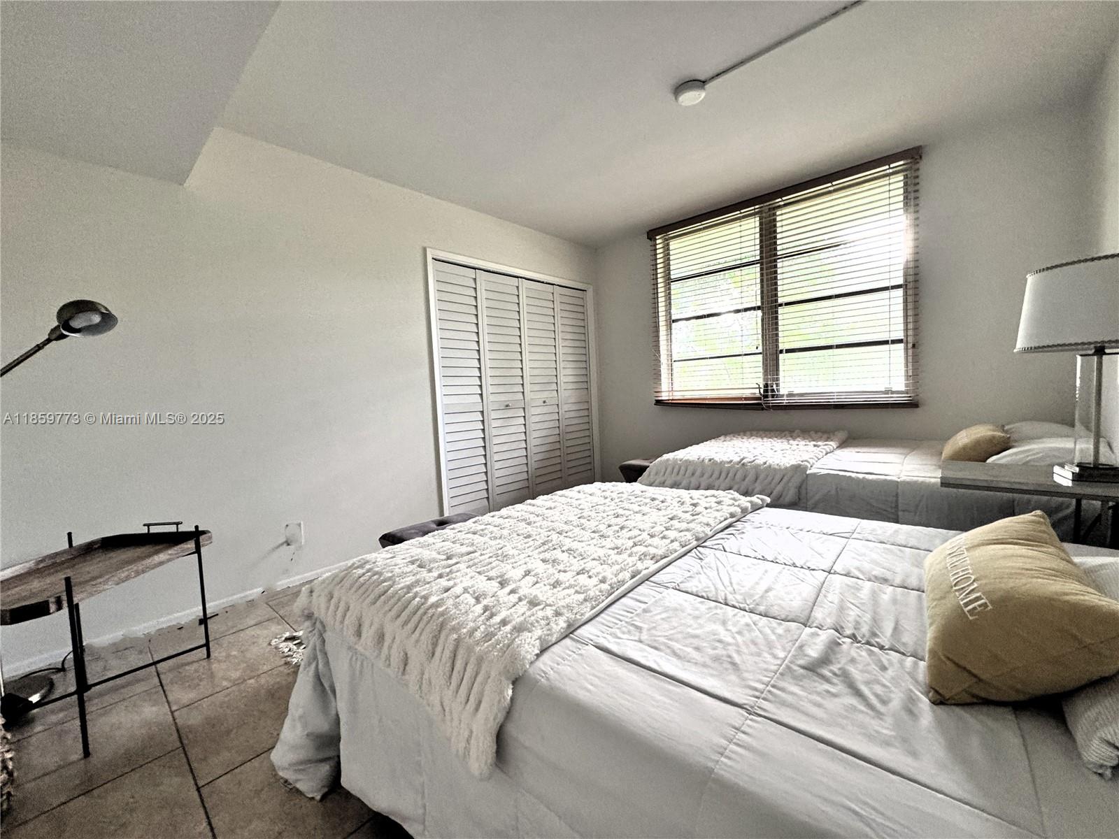 NO 87 PALM-AIRE COUNTRY C - Residential Lease