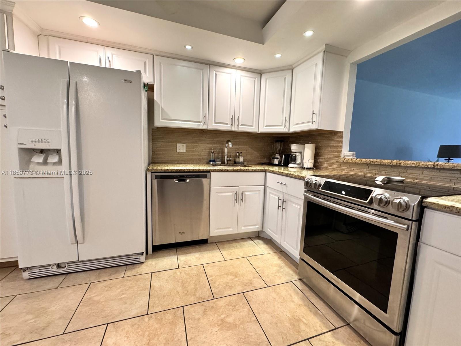 NO 87 PALM-AIRE COUNTRY C - Residential Lease