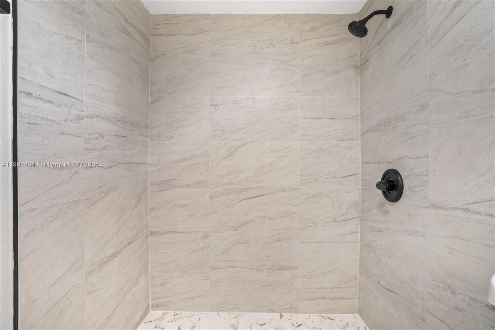 BISC LAKE GARDENS NO 2 BL - Residential Lease