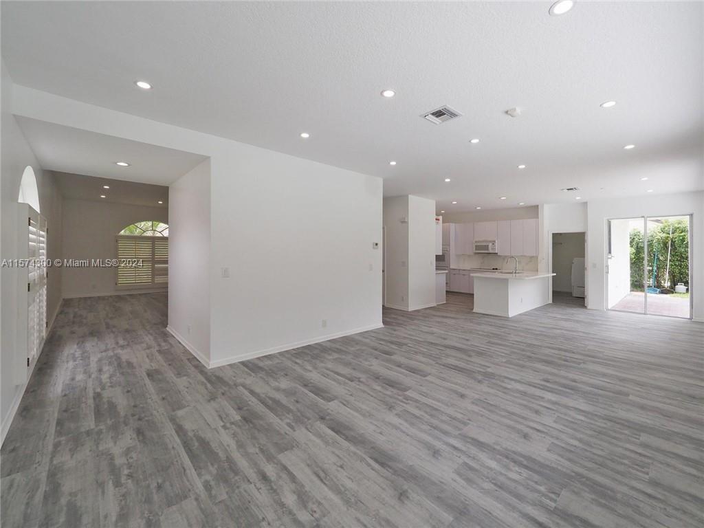 EMBASSY LAKES PHASE II - Residential