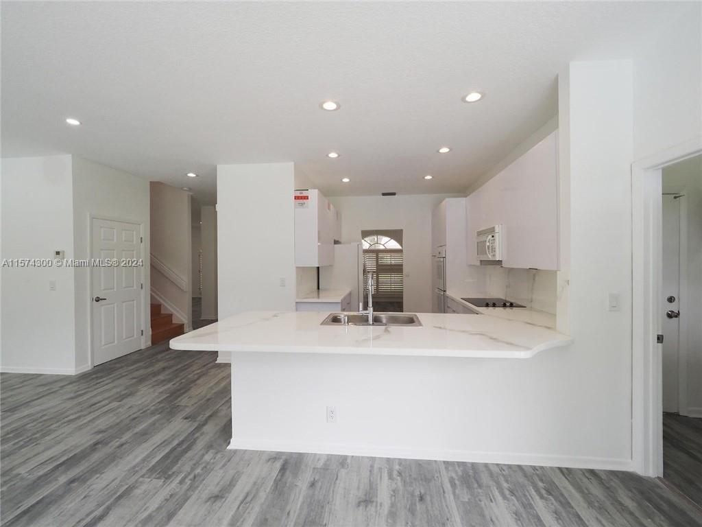 EMBASSY LAKES PHASE II - Residential