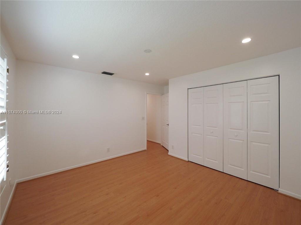 EMBASSY LAKES PHASE II - Residential