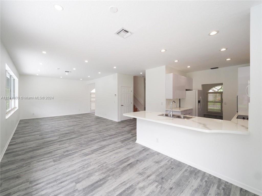 EMBASSY LAKES PHASE II - Residential