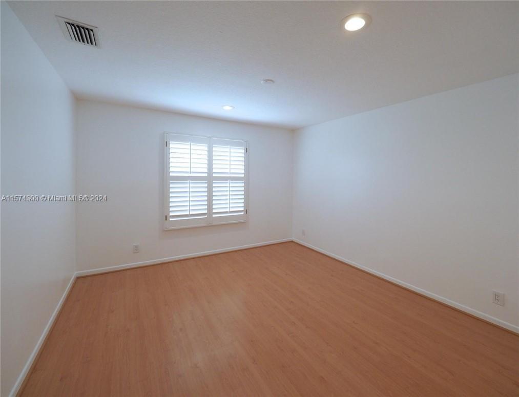 EMBASSY LAKES PHASE II - Residential