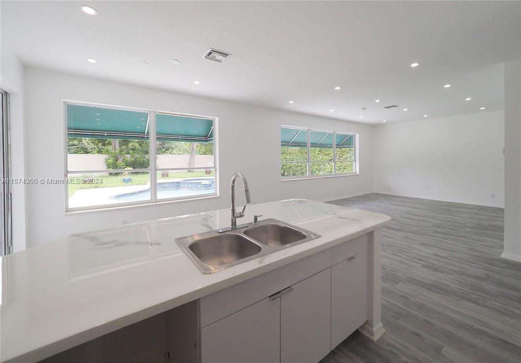 EMBASSY LAKES PHASE II - Residential