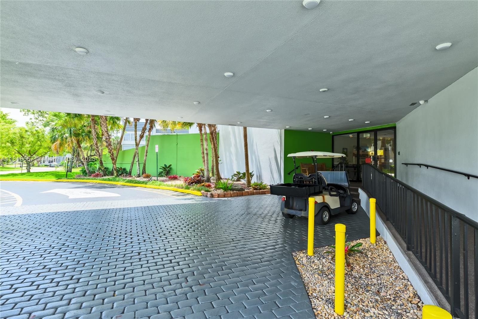 LIME BAY CONDOMINIUM 5 - Residential
