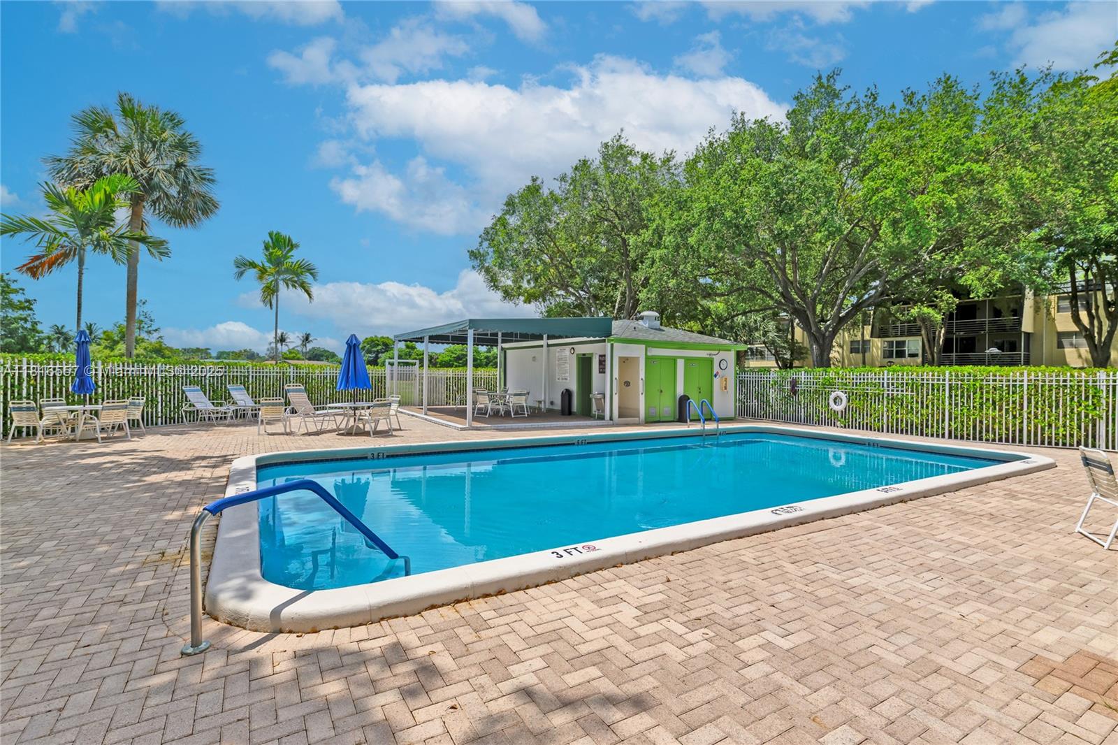 LIME BAY CONDOMINIUM 5 - Residential