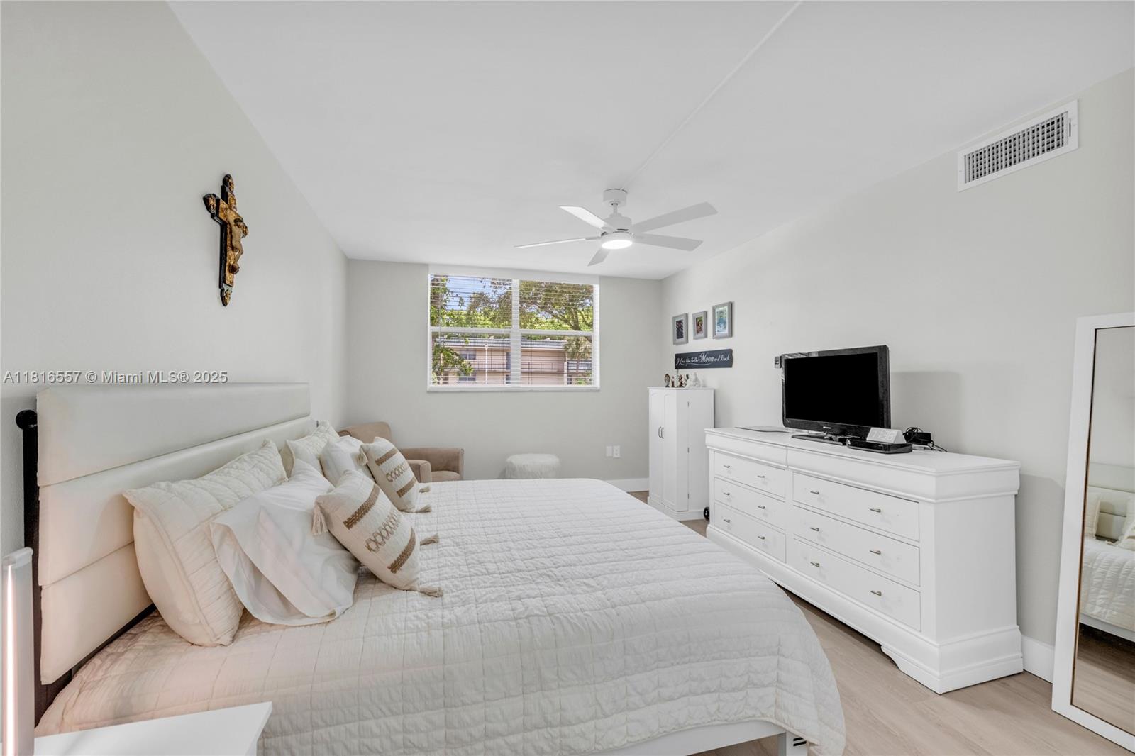 LIME BAY CONDOMINIUM 5 - Residential
