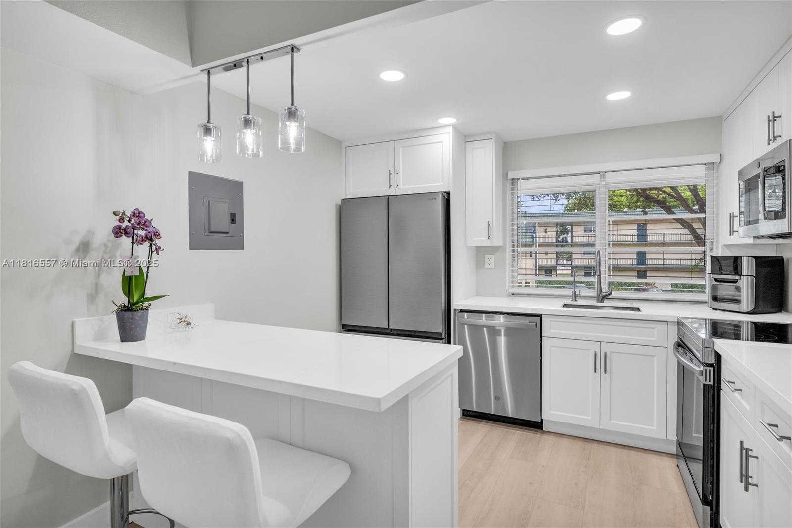LIME BAY CONDOMINIUM 5 - Residential