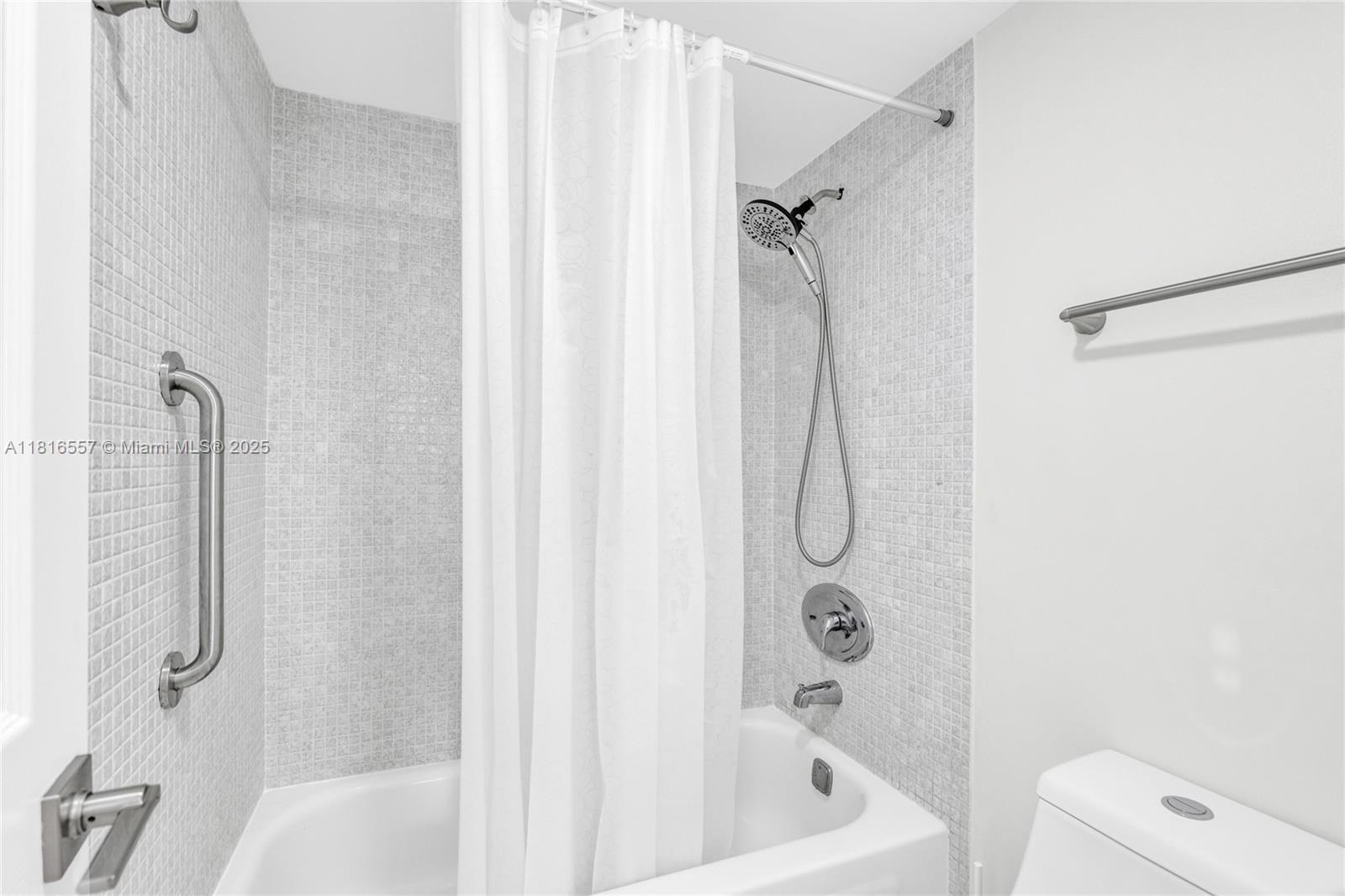 LIME BAY CONDOMINIUM 5 - Residential