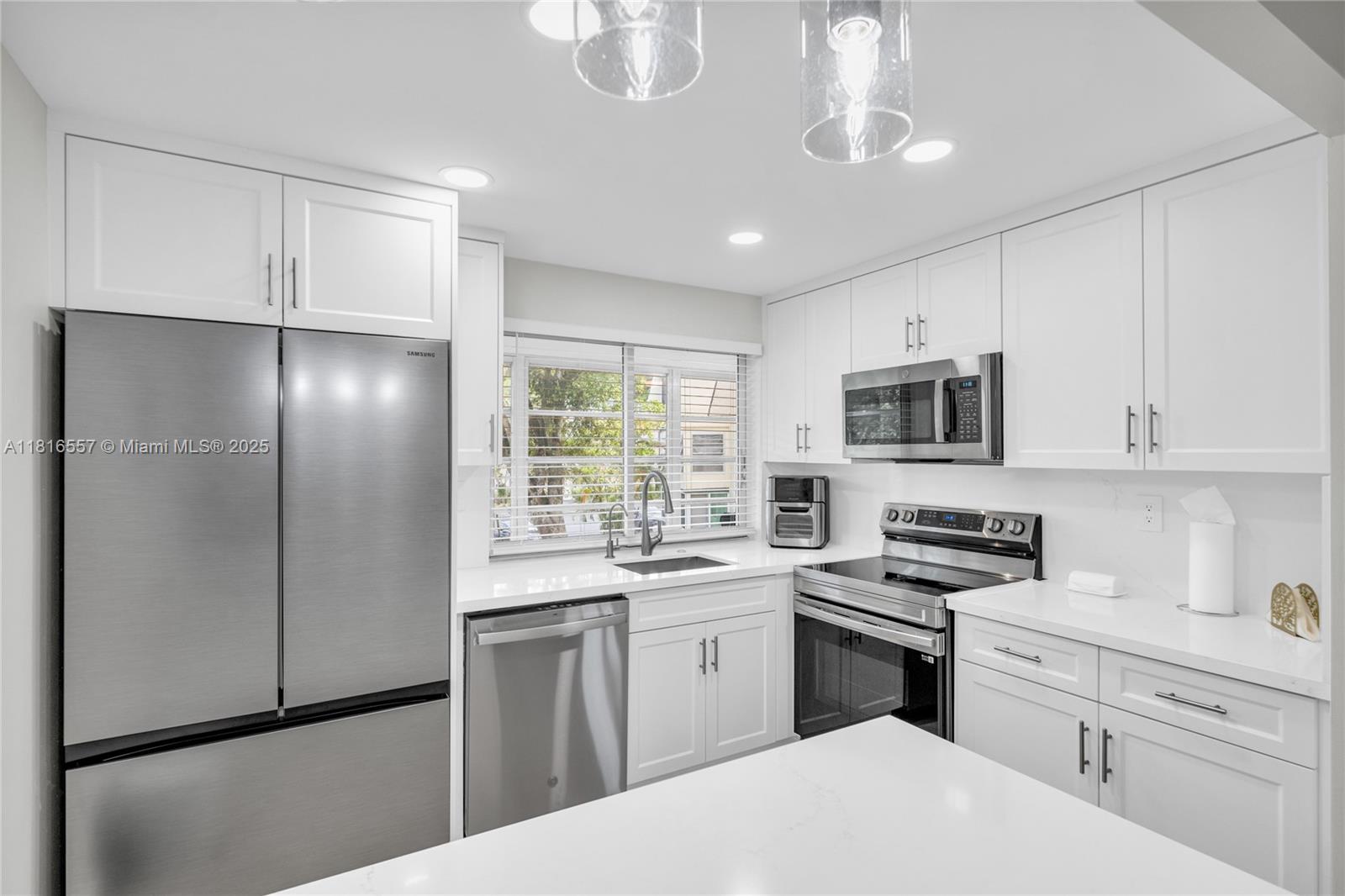 LIME BAY CONDOMINIUM 5 - Residential