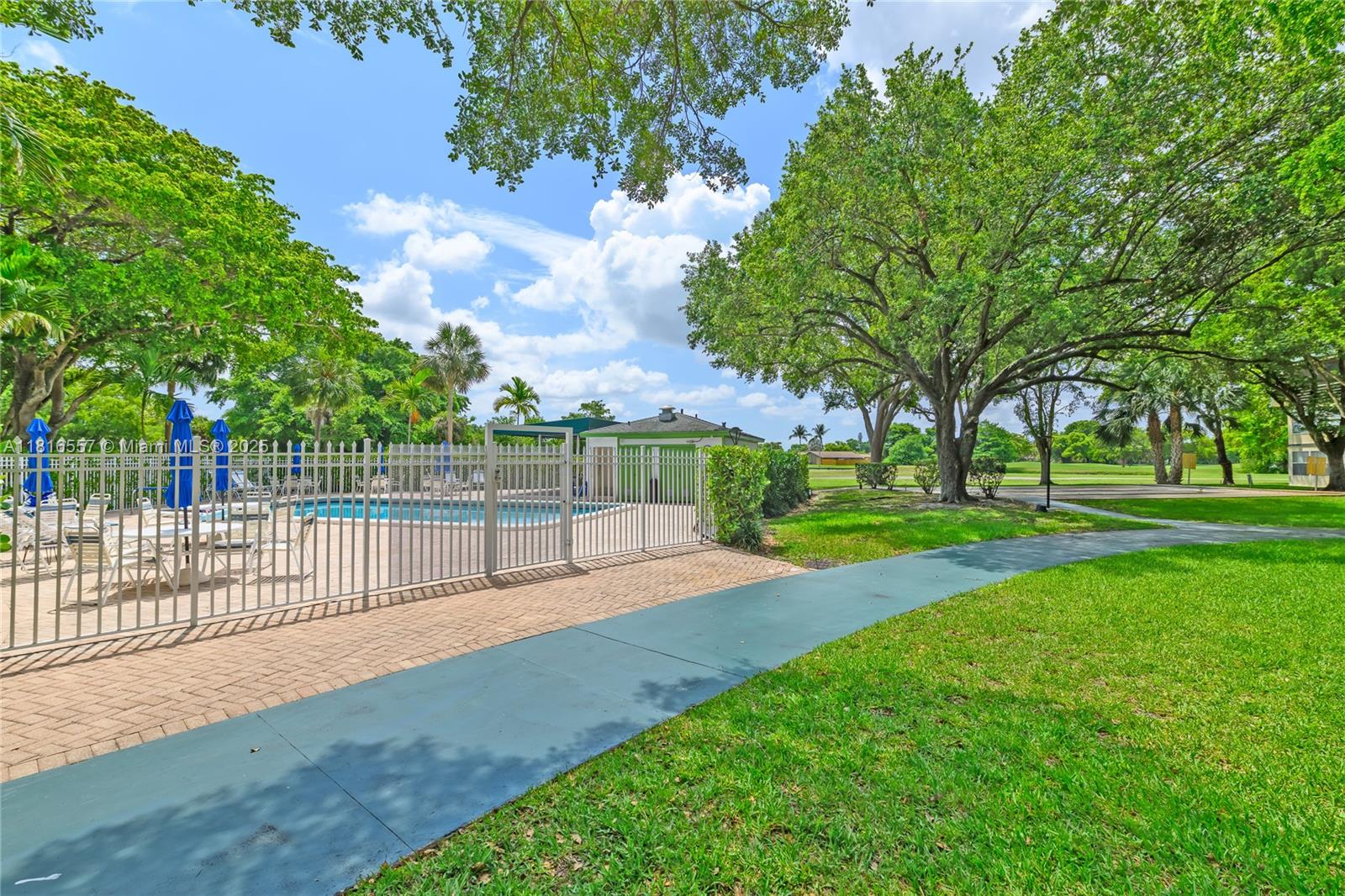 LIME BAY CONDOMINIUM 5 - Residential