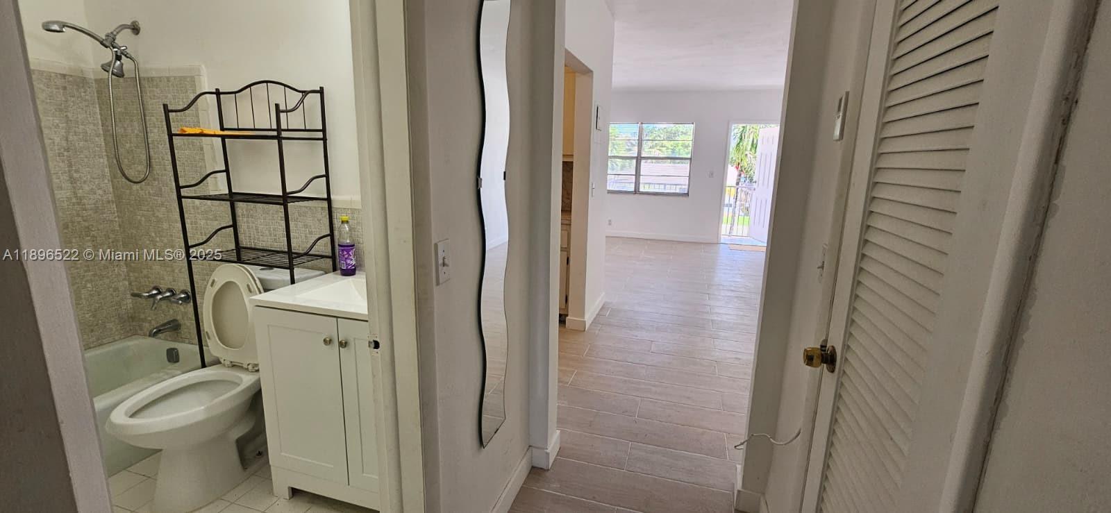PARK SIDE MANOR B CONDO I - Residential Lease